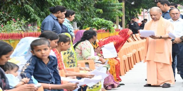 हर जरूरतमंद का आयुष्मान कार्ड बनाया जाए: सीएम योगी