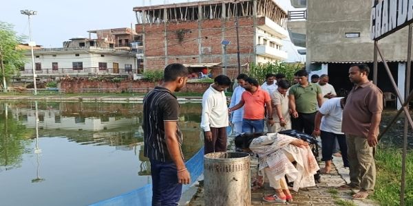 संघ के स्वयंसेवकों ने किया श्रम स्वच्छता साधना कार्यक्रम, मां काली मंदिर परिसर में दिखा असर