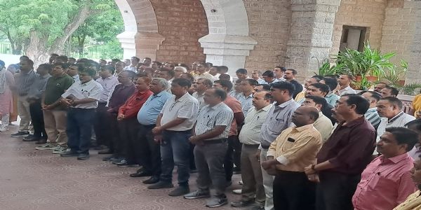 रेलकर्मियों ने ली स्वच्छता की शपथ