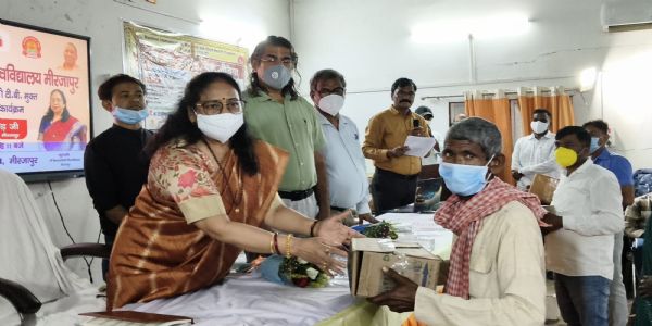 मां विंध्यवासिनी विश्वविद्यालय ने प्रधानमंत्री के जन्मदिन पर 76 टीबी मरीजों की जिम्मेदारी उठाई