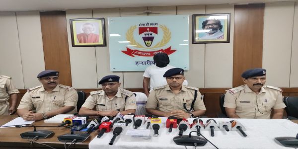 हजारीबाग में महिला हत्याकांड का खुलासा, एक आरोपित गिरफ्तार, दो सहयोगियों की तलाश में छापेमारी