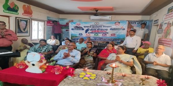 सियानगुड़ी में दीप प्रज्वलन के साथ सेवा संकल्प अभियान, वरिष्ठजनों ने प्रस्तुत किए गीत-नृत्य
