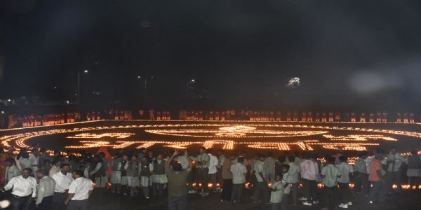 लाखों दीपों ने बिखेरी रोशनी, जगमगाया बलरामपुर-रामानुजगंज
