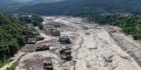नेपाल में आई बाढ़ में बहने से 191 वाहन और 344 लोग लापता