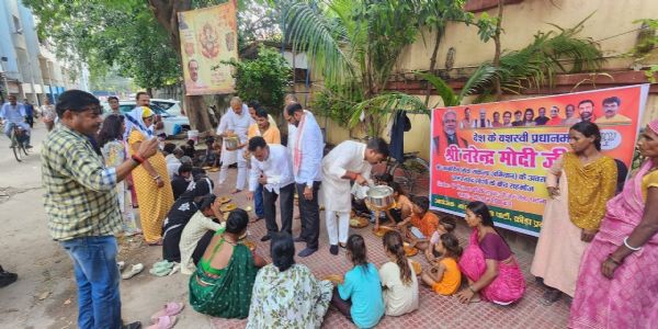 प्रधानमंत्री नरेन्द्र मोदी के जन्मदिवस पर सेवा संकल्प अभियान के तहत जरूरतमंदों के बीच सहभोज आयोजित