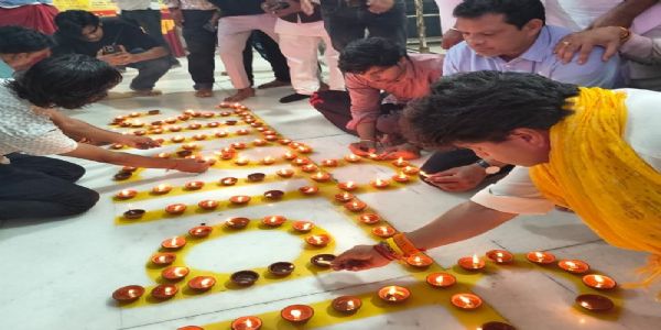 केन्द्रीय मंत्री सिंधिया ने गुना में श्री हनुमान टेकरी पर जलाया ‘आशीर्वाद का दीया’, गूंजा सेवा का संदेश