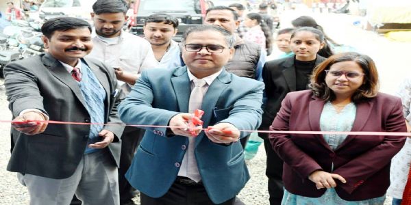 नंदा देवी महोत्सव में विधिक स्टॉल का उद्घाटन