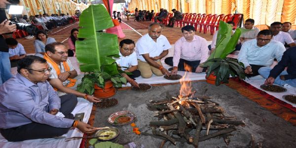 विश्वकर्मा दिवस पर टीएचडीसी इंडिया में मशीनों और औजारों की पूजा