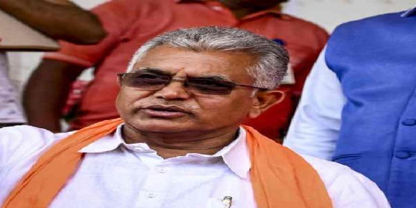 प्रधानमंत्री मोदी के जन्मदिन पर दिलीप घोष ने मरीजों में बांटे फल और दीये