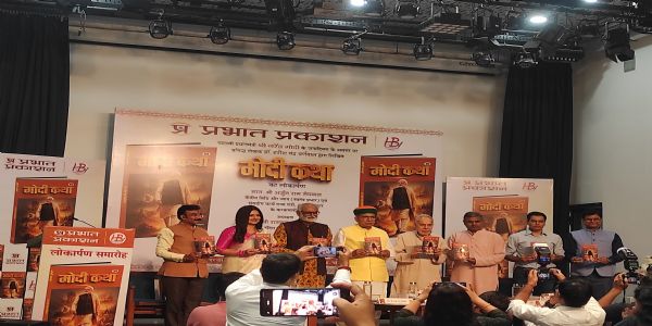 केंद्रीय मंत्री अर्जुन राम मेघवाल के साथ अन्य लोग मौजूद। केंद्रीय मंत्री अर्जुन राम मेघवाल के साथ अन्य लोग मौजूद।