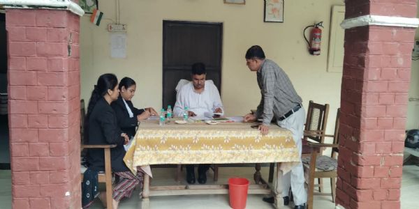 देवरिया : अनुश्रवण समिति ने किया राजकीय बाल गृह का औचक निरीक्षण, कर्मचारियों के पांच माह का वेतन भुगतान कराने के निर्देश
