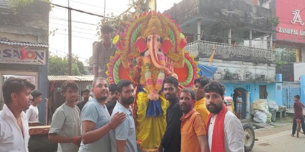 गणेश चतुर्थी के अंतिम दिन भगवान गणेश की प्रतिमा का हुआ विसर्जन