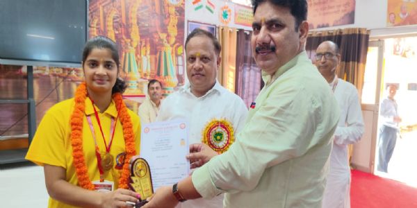 शीतल की सफलता से विद्या भारती का नाम राष्ट्रीय स्तर पर रोशन : डॉ. राकेश कुमार सिंह