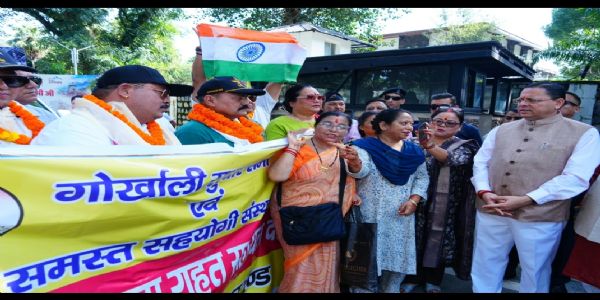 मुख्यमंत्री धामी ने नेपाल आपदा राहत सहायता दल को हरी झंडी दिखाकर किया रवाना