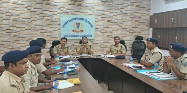 सड़क दुर्घटनाओं और जाम की समस्या को लेकर जमशेदपुर पुलिस ने की यातायात व्यवस्था की समीक्षा