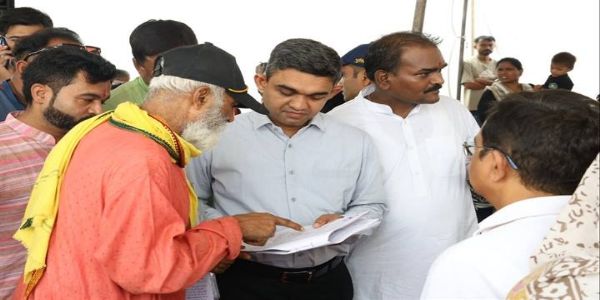 भोपालः नारियलखेड़ा में मुख्यमंत्री जनविश्वास अभियान के तहत जन-कल्याण शिविर आयोजित