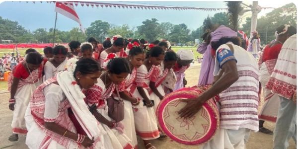करम पूर्व संध्या पर खूंटी में निकली शोभायात्रा