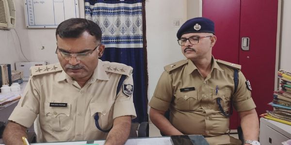 45.5 किलो गांजा के साथ दो महिला सहित तीन तस्कर गिरफ्तार