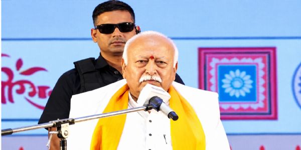 (लीड) धर्म को पूजा-पद्धति की सीमाओं से बाहर निकाल कर आचरण में उतारेंः मोहन भागवत