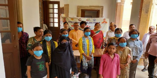 वाराणसी : सेवा-संकल्प से संपूर्णानंद संस्कृत विश्वविद्यालय ने दिया स्वस्थ भारत का संदेश