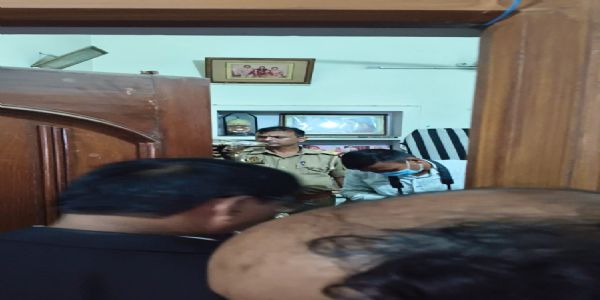 वाराणसी में युवक ने लगाई फांसी लगाकर दी जान,पत्नी डेढ़ वर्ष पूर्व चली गई थी दिल्ली