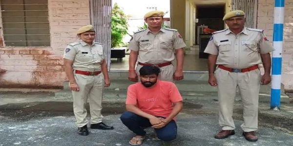 पुलिस को चकमा देकर भागा तस्कर गिरफ्तार