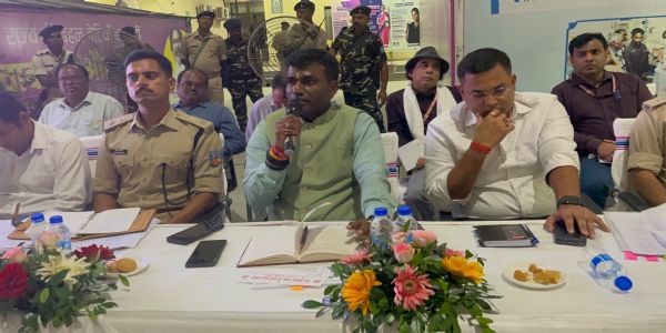 उपायुक्त ने दुर्गा पूजा में समितियों से एक ही दिन प्रतिमा विसर्जन करने का किया आग्रह