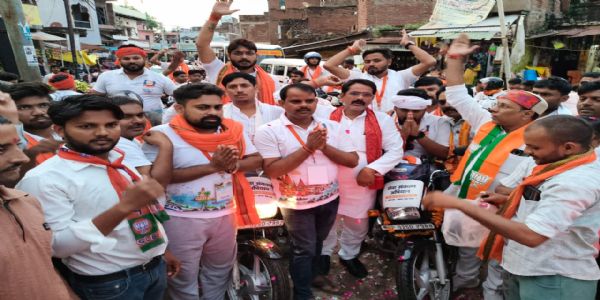 काशी-बड़नगर बाइक यात्रा पहुंची मीरजापुर, हलिया-ड्रमंडगंज में हुआ स्वागत