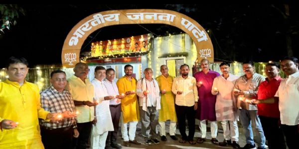 प्रधानमंत्री के जन्मदिन पर भाजपा ने जलाए आशीर्वाद के दीये