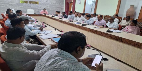 सीएम हेल्पलाइन व जनदर्शन के आवेदनों का तय समय में करें समाधान