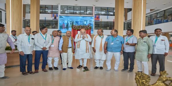 गृह मंत्री अमित शाह ने दिल्ली रवाना होने से पहले मेडिकल कॉलेज का दौरा किया। गृह मंत्री अमित शाह ने दिल्ली रवाना होने से पहले मेडिकल कॉलेज का दौरा किया।