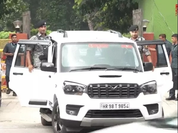 इंदौर पहुंचे राहुल गांधी इंदौर पहुंचे राहुल गांधी