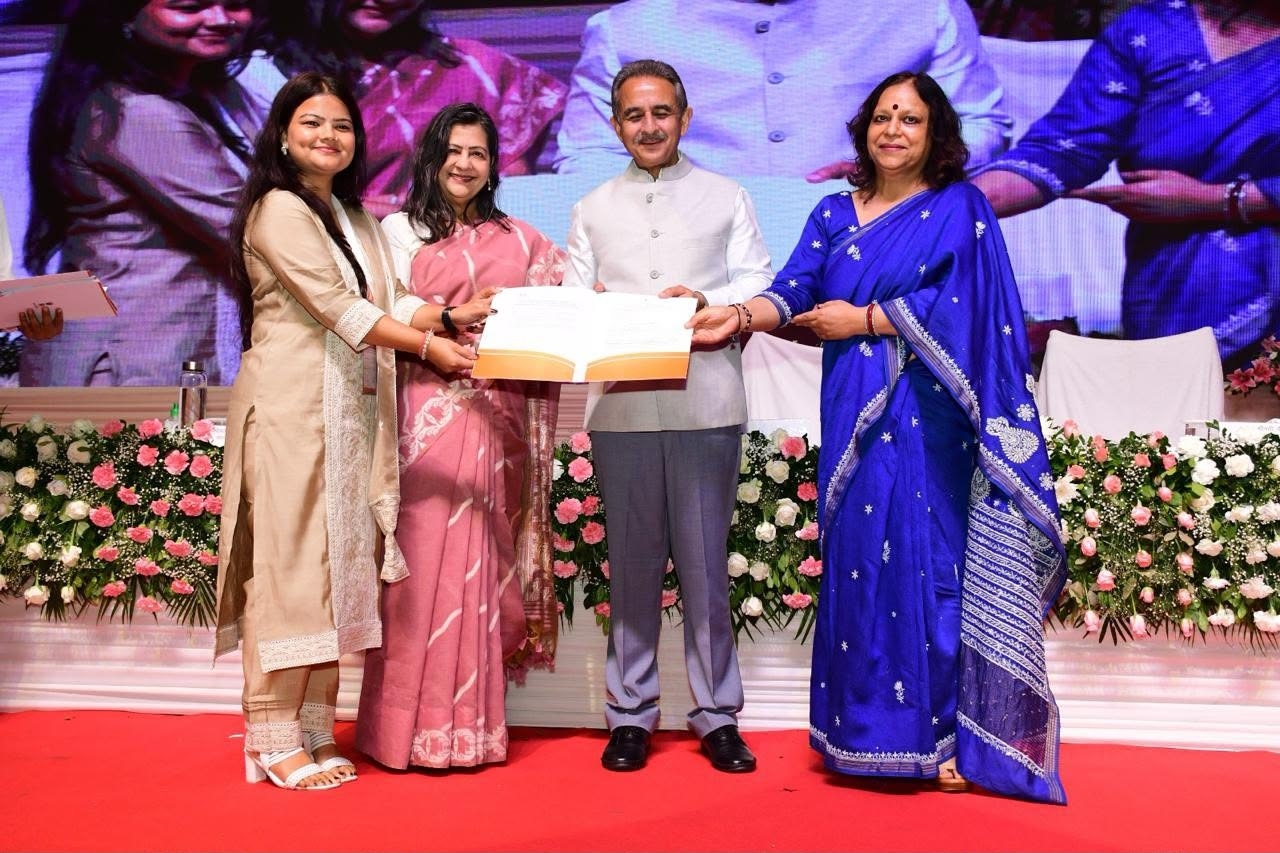 लखनऊ में विभिन्न मंत्रालयों एवं विभागों में चयनित 209 अभ्यर्थियों को नियुक्ति पत्र प्रदान किए गए