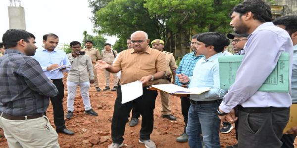 टाटा सेंटर ऑफ एक्सिलेंस के निर्माण में लाएं तेजी, समय पर पूरी हाे परियाेजना : जिलाधिकारी