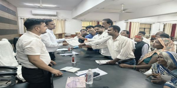 गोरखपुर : तहसील अध्यक्ष ने एसडीएम सदर को सौंपा ज्ञापन, लंबित मांगों पर कार्रवाई की मांग