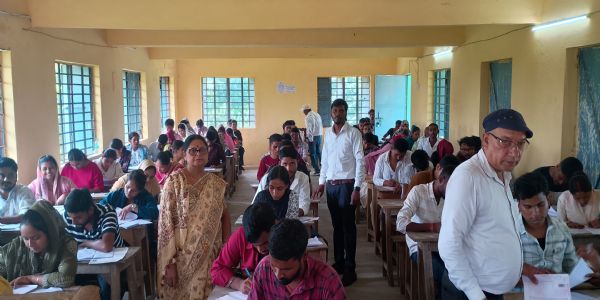कड़ी निगरानी के बीच हुई छठे सेमेस्टर की परीक्षा