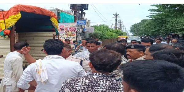 राजगढ़ः थाना के सामने शव रखकर किया चक्काजाम, पुलिस से झूमाझटकी