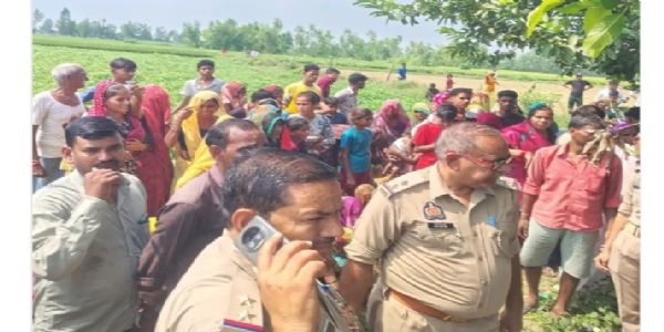 संभल में युवक और लड़की का शव पेड़ से लटका मिला