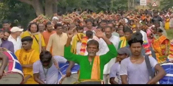 राधाष्टमी पर बाराबनी में भव्य कलश यात्रा