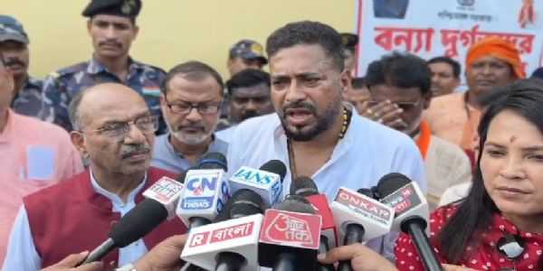मालदा में बाढ़-भू-कटाव का जायजा लेने पहुंचे पांच मंत्री