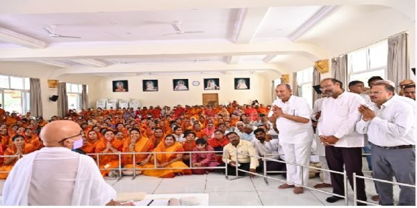 लाडनूं पहुंचकर गंगाशहर के श्रावक-श्राविकाओं ने आचार्य महाश्रमण से किया सामूहिक खमत खामणा