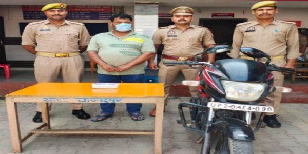 चांदपुर पुलिस ने आरोपी को आभूषण व मोटरसाइकिल समेत दबोचा, पूर्व में भी दर्ज है मुकदमे