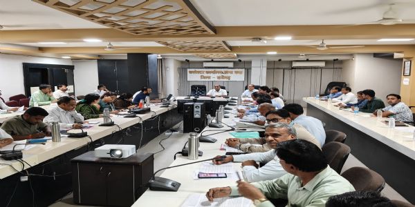 राजगढ़ः 100 दिन से अटकी शिकायतों पर कलेक्टर सख्त, जेएसओ की वेतनवृद्धि रोकने के निर्देश