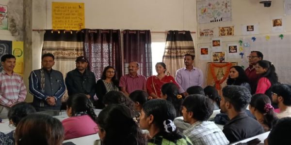 एसआरटी परिसर में हिंदी पखवाड़े में कराई काव्य पाठ और सुलेख प्रतियोगिताएं