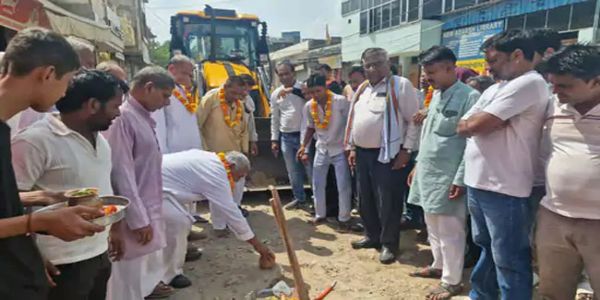 नारनाैल में विधायक के नहीं आने पर लोगों ने खुद कर दिया सड़क का शुभारंभ