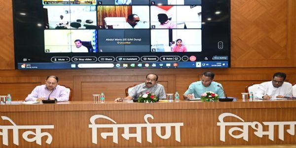बारिश में खराब सड़कों पर उप मुख्यमंत्री अरुण साव ने जताई नाराजगी, 15 अक्टूबर तक सुधारने के दिए निर्देश