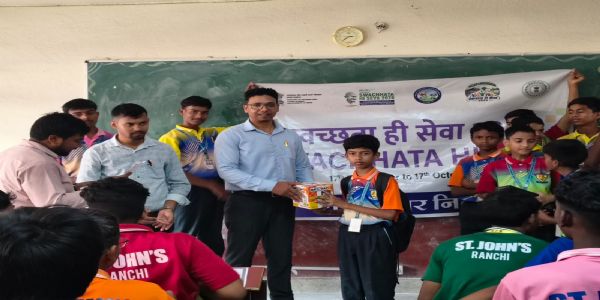 संत जॉन्स हाई स्कूल में विद्यार्थियों ने ली स्वच्छता की शपथ