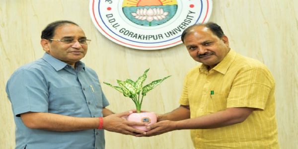 डीडीयू की एंटी रैगिंग कमेटी में शामिल हाेगा युवा चेतना समिति का प्रतिनिधि, कुलपति से की चर्चा