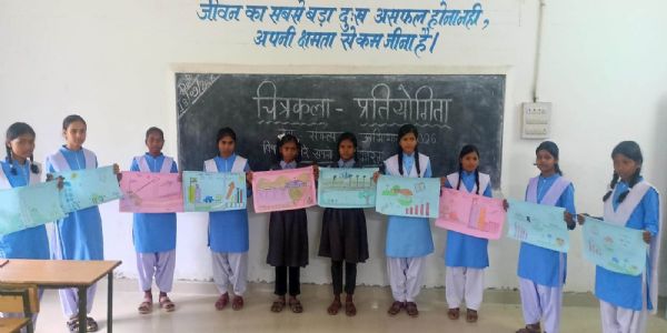 फुलीडूमर में विद्यार्थियों ने चित्रों में सजाया सपनों का भारत