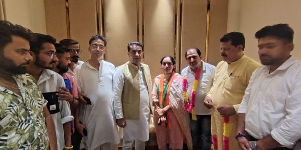जूथाना अपर की पूर्व सरपंच अनुराधा ठाकुर समर्थकों सहित भाजपा में शामिल